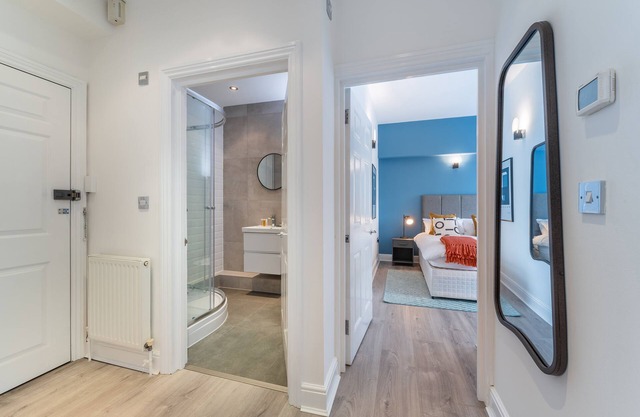 140 Minories