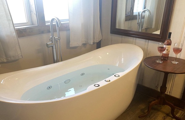 144 3/4 Check out our apartment Canton restaurants 20 min Asheville, WiFi