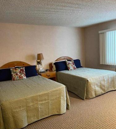 #146 Golf, SkI, Pool Pass Walk to hill