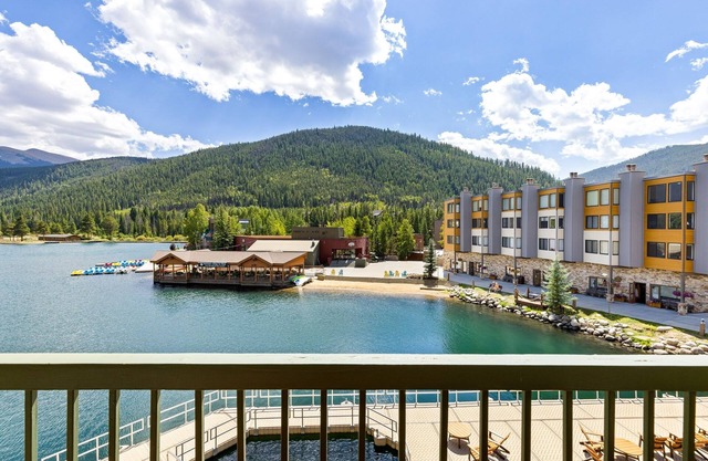 1483 Lakeside 1 Bedroom Condo