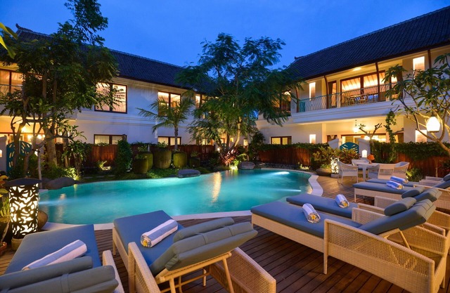 Villa privada de 14 habitaciones para grupos grandes en Sanur;