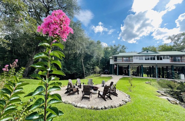 15 ACRE RIVER FRONT CABIN HOUSE ON THE SUWANNEE, WITH SPRING WALKING DISTANCE