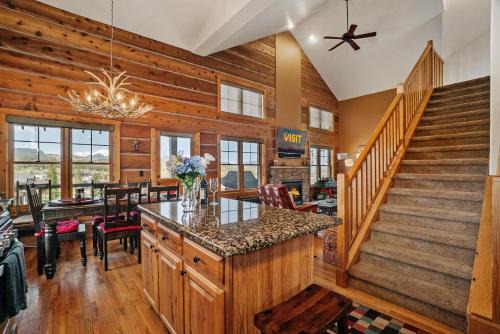 15 Discovery Lane 4BR Mountain View Retreat with Hot Tub in Rendezvous