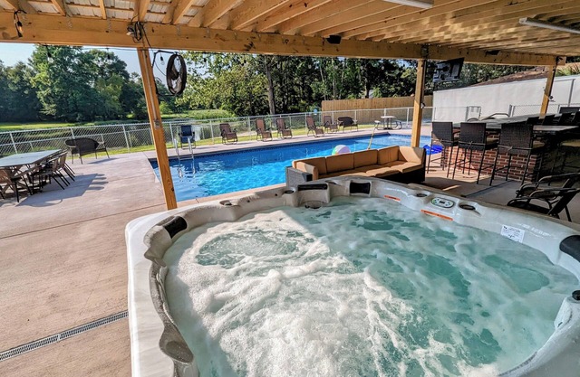15 Individual Beds! Packed with Amenities! Perfect for a large group to Relax!