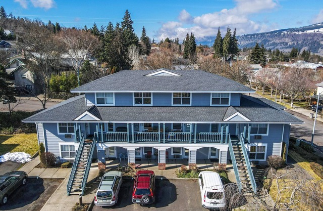 15 Lodge Condo with Hood River Bridge View by RedAwning
