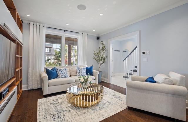 15 Min to Downtown | Games Room | Private Parking | Private Backyard