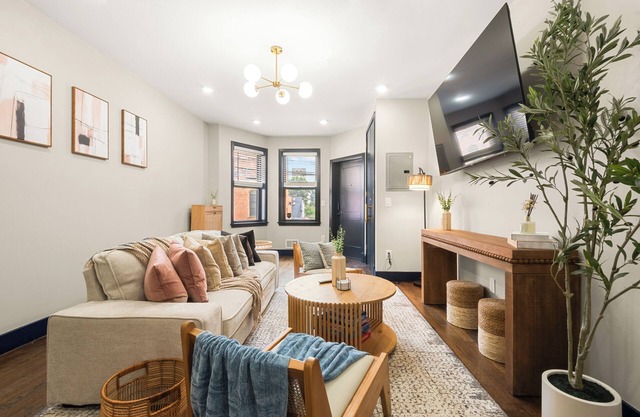 15 Min to NYC - NEW 3BR Near PATH + FREE Parking + Gameroom