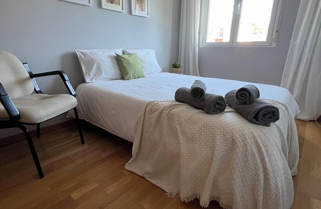 A 15 minutos de la Warner!!! Casa ideal para familias con piscina y chimenea