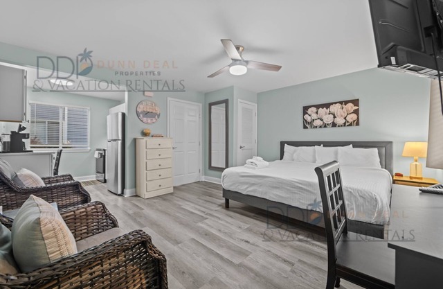 15 Oak Shores STUDIO Just a short walk to the beach.
