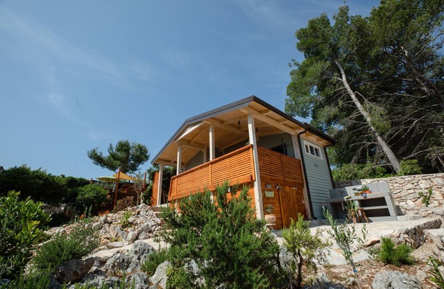 NO TE LO PIERDAS / ŠOLTA ISLAND aventura en el encantador CAMPING cerca del MAR
