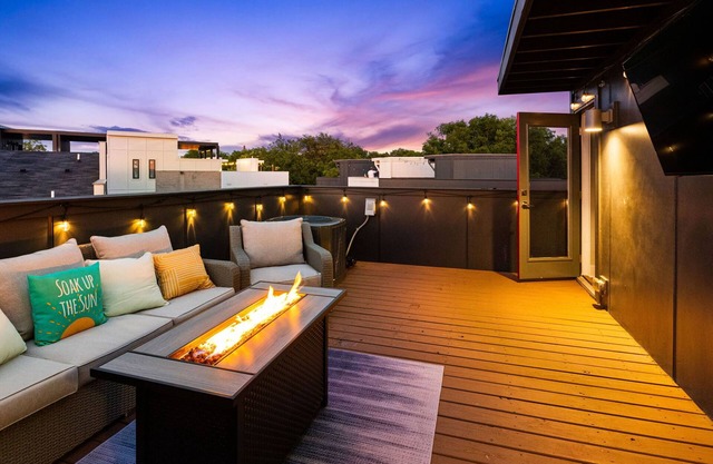 Stunning Getaway! Rooftop Deck! Great Location