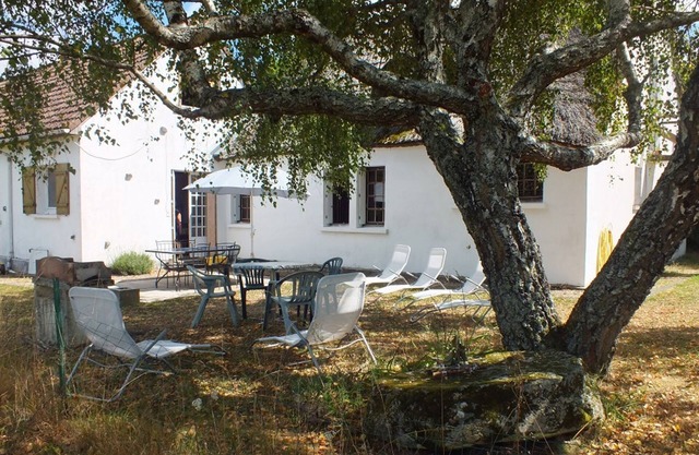 15-person gîte in Corrèze: 20 private hectares with forest, pond and river