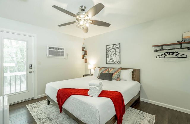 15: The Alvar Room - A PMI Scenic City Vacation Rental