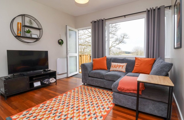 15 THE PARK, pet friendly, with a garden in Kilkhampton