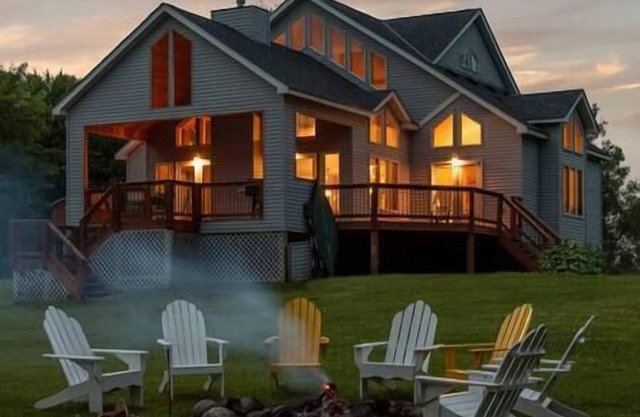 Galardonado Lake Home con 200 pies. De Lake Shore ~ Privacidad ~ ¡Incluye kayaks!