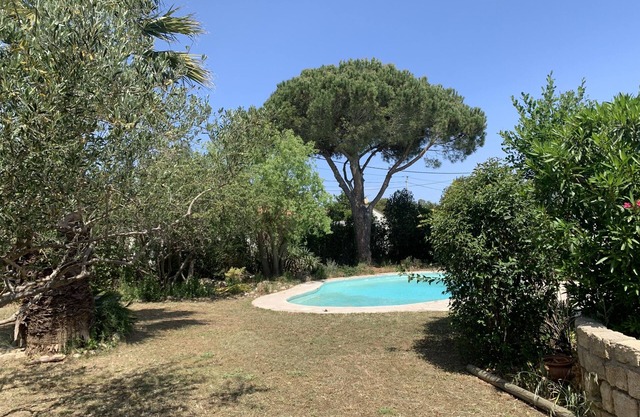 150 m2 VILLA with 1000 m2 garden and swimming pool