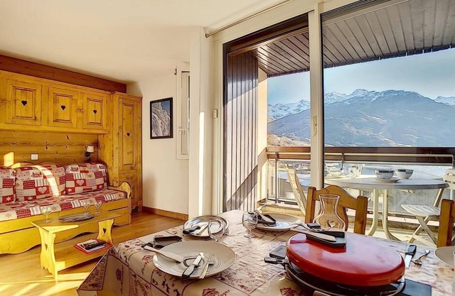 150m del centro estación, 6.o piso, vista montaña/pistas, local para esquís, 28m², Les Menuires