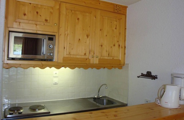 150m from shops, 3rd floor, view ski slopes, balcony, tv, ski locker, 36m², Méribel-Mottaret