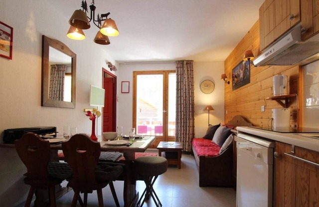 150m del centro estación, 2.o piso, balcón, tv, 36m², Pelvoux