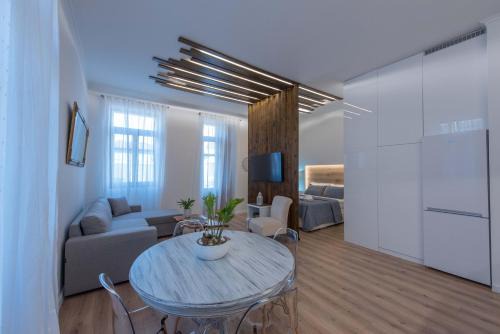 1571 SUITES A1