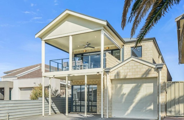 15A Elliot - BYO Linen - Wi-Fi - Close to Beach