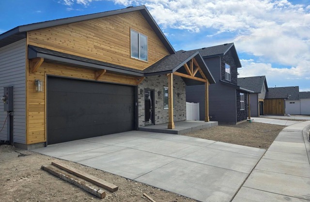 #16 Charming 3-bedroom house with WiFi, AC in brilliant Elko