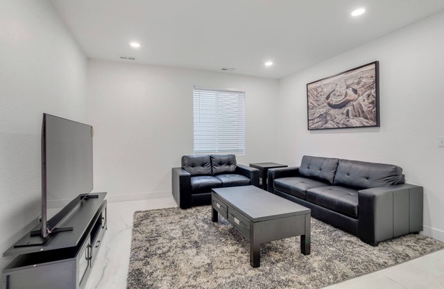 16 Mi to Dtwn Denver: Modern Apt w/ Patio