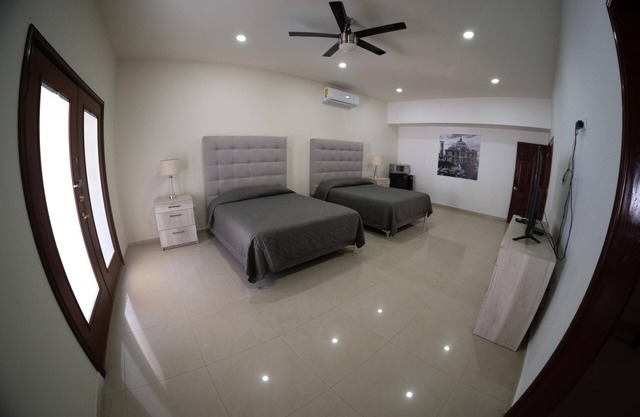 16, Suite con jacuzzi