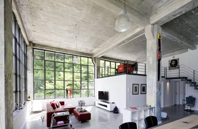 Apartamento tipo loft de 160 m2 en estilo de fábrica en un monumento Bauhaus para 6