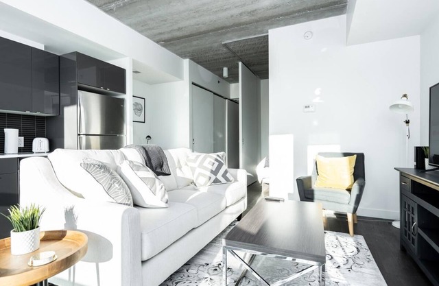 Este condominio es un 1 dormitorio (s), 1 baños, ubicado en Winnipeg, Manitoba.