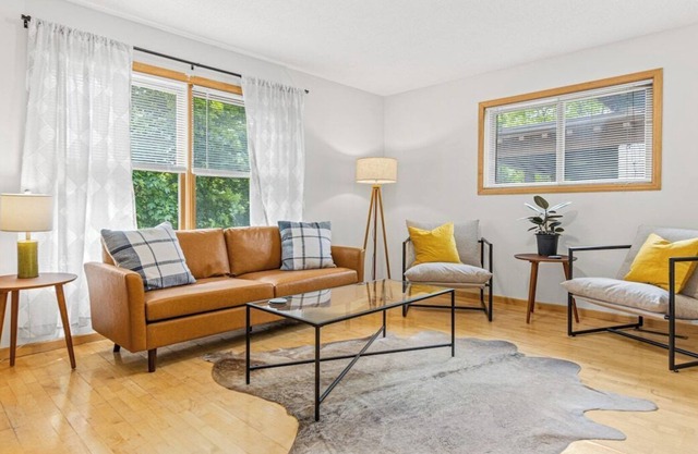 1663 Selby · Capital Charm: Large Group Getaway