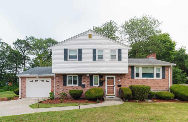 17 - 4BR Randolph - Cozy Single House