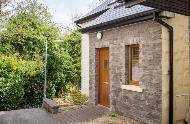 17 Canons Lane