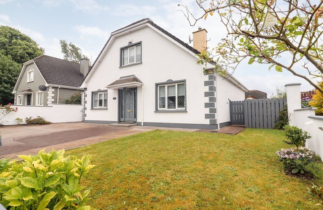 17 CLOVER HILL, pet friendly in Killorglin, County Kerry