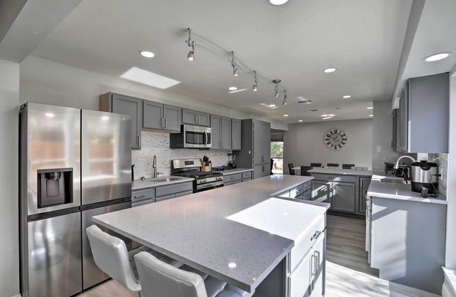 17 Mi to Dallas: Richardson Home w/ Hot Tub