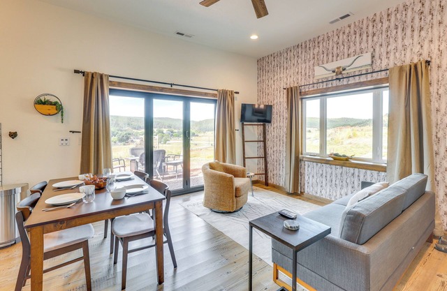 17 Mi to Mount Rushmore: Rapid City Retreat!