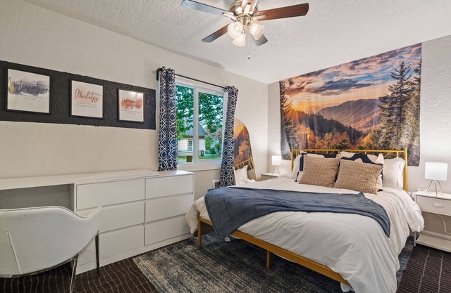 17 minutes from pdx, large fenced yard, driveway parking.