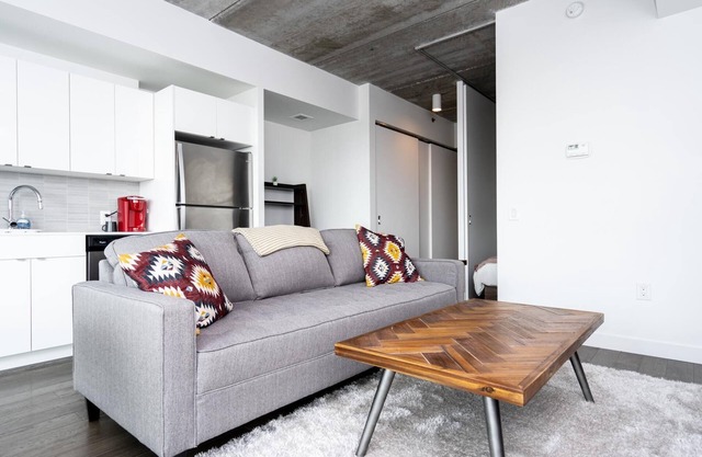 Este condominio es un 1 dormitorio (s), 1 baños, ubicado en Winnipeg, Manitoba.