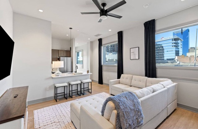 175 LEX - Bon Voyage Condo