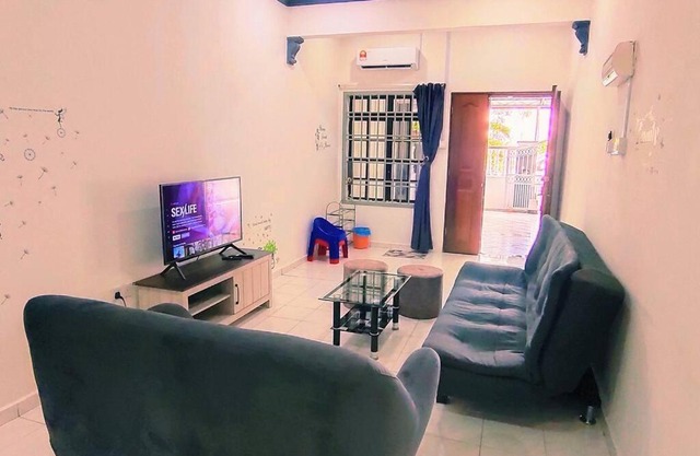 177 Kulai Tmn Gunung Pulai 3BR 11pax Netflix Smart Tv