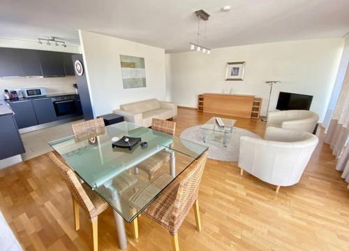 178 Good location spacious and free parking included