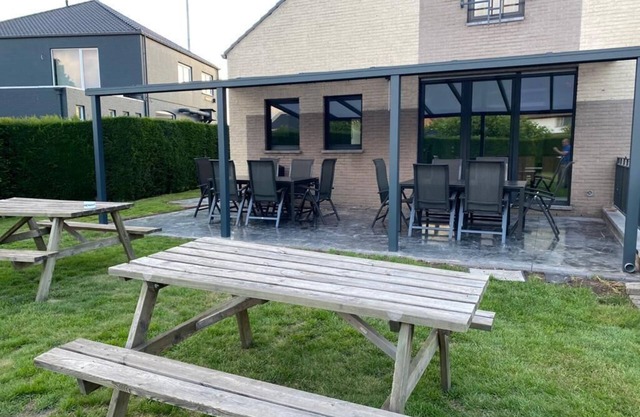 17p, 11 beds, 2 Bath-, 1 Livingroom