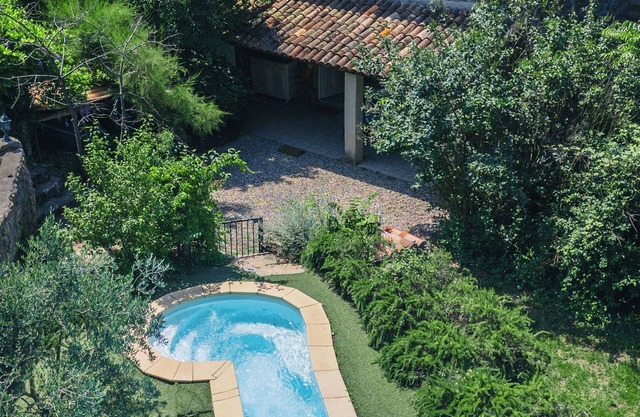 17th century farmhouse: Authenticity, Comfort and Swimming pool.
