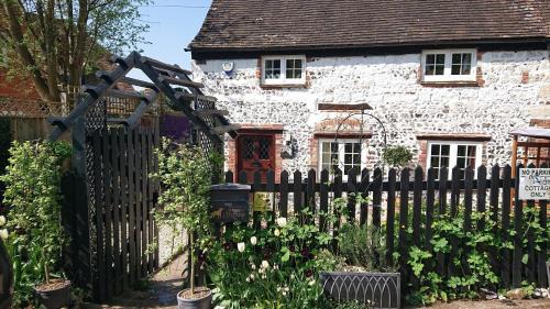 17th Century 2-Bed Sleeps 4 Free Parking