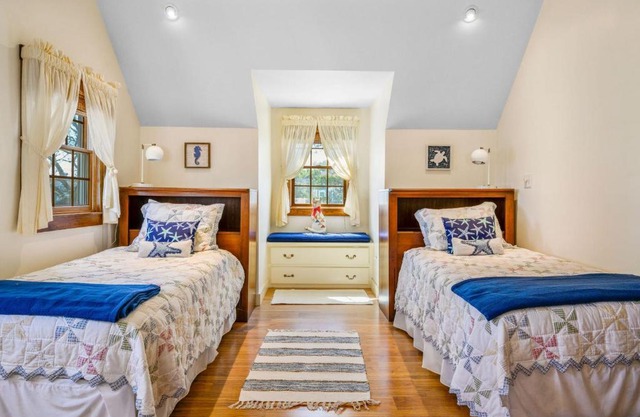 18 Beach Road West Harwich Beach Plum Cottage