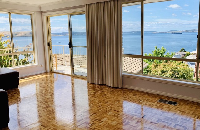 180° Aurora Seafront Horizon