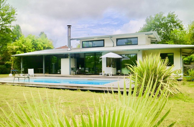 Villa de arquitecto de estilo californiano de 180 m2, piscina climatizada y terrazas
