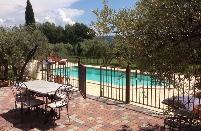 Casa de 180m2 con piscina en 3500 m2 en un olivar