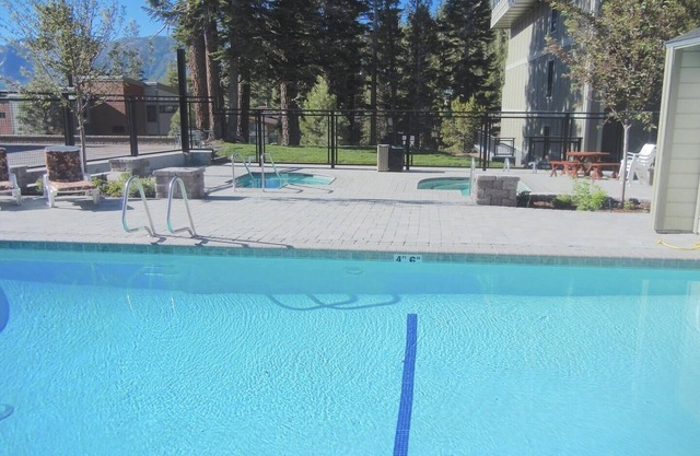 1849 Condos - Spacious 3 Bedrooms with Outdoor Pool & 3 Hot Tubs