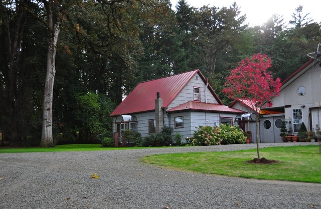 Casa de la granja de 1880 en una granja de árboles de Navidad 5 minutos de la Universidad Estatal de Oregón